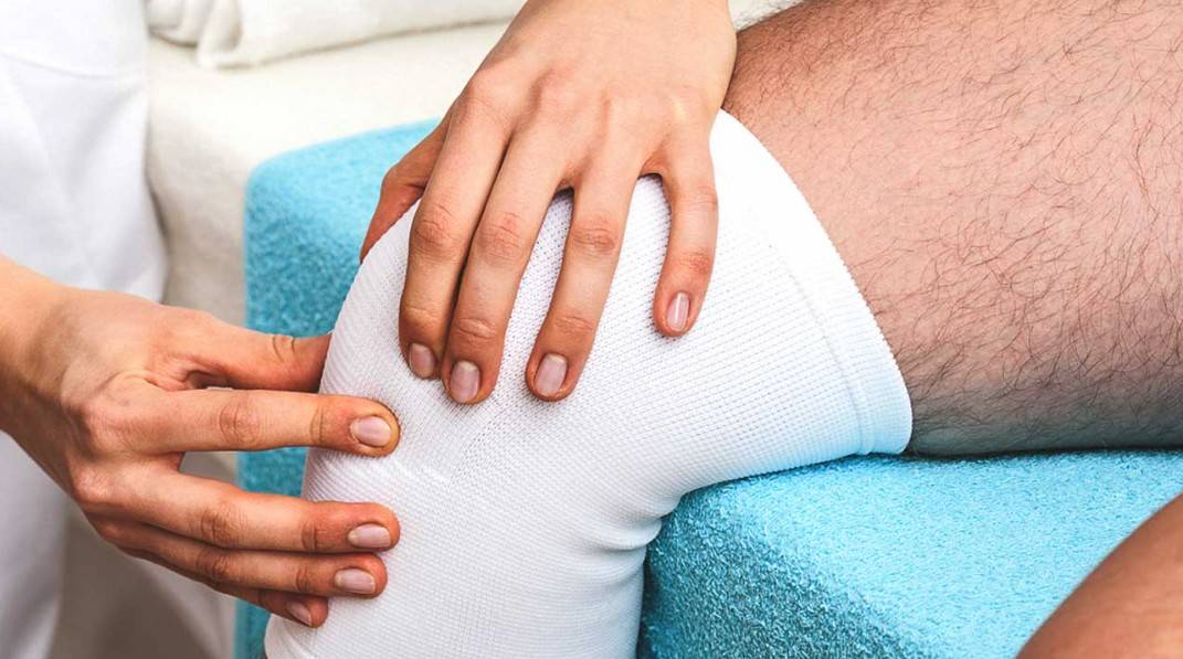как уменьшить боль в колени в домашних условиях